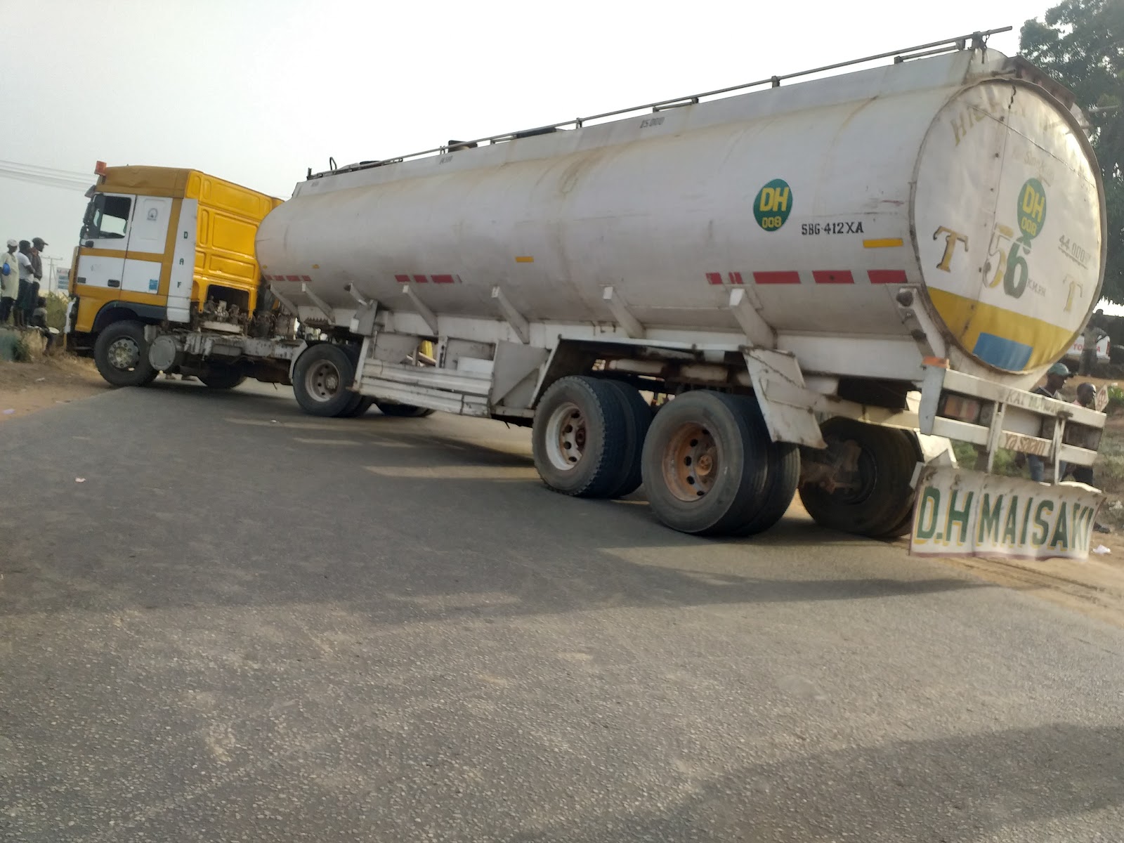 Tanker Driver Manhandled by 'Naval Officers' Blocks Abuja-Kaduna Highway