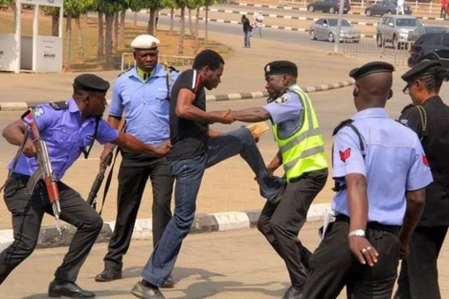 Nigerian Police Fighting