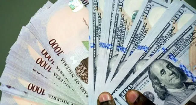 Naira Gains Value, Exchanges for N900 Per Dollar in Lagos