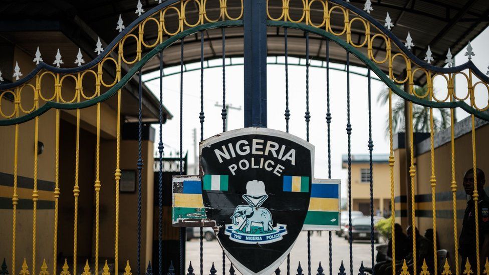 N400 Airtime 'Purchased from Roadside Vendor' Lands Woman in Police Detention