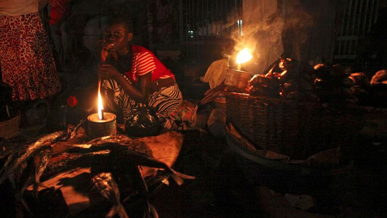 REPORTER's DIARY: In This Lagos Market, Sellers and Buyers Meet in Darkness — But Things Are Incredibly Cheap