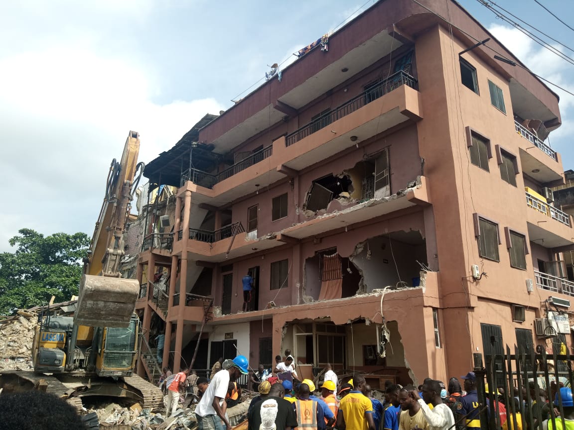 Under the Rubble of Lagos Collapsed Building, People Cry for Help