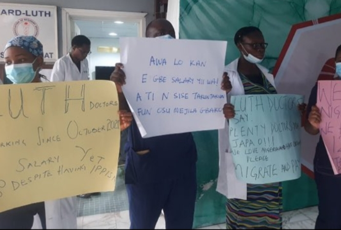 Staff at LUTH protesting