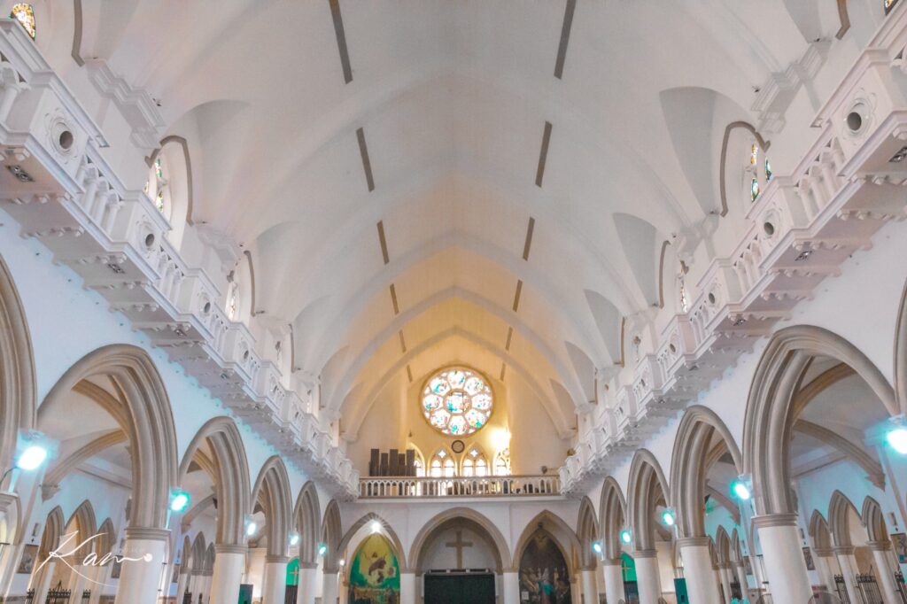 A picture of inside a Catholic church