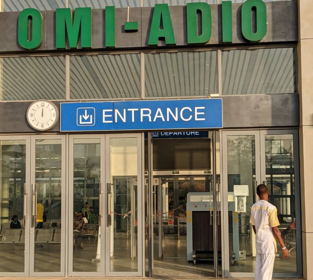 Samuel Ladoke Akintola Terminal, Omi-Adio.  