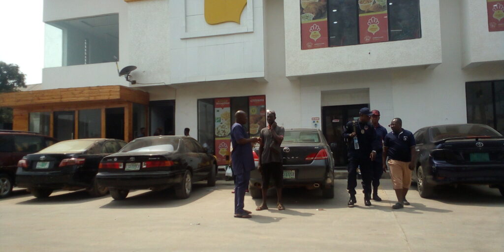 The manager and the officers emerging from the restaurant