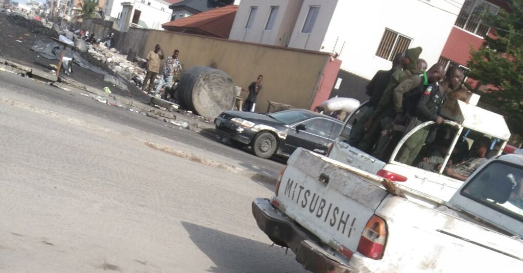 The police van leaving the site on Thursday || Photo Credit: Abimbola Abatta// FIJ