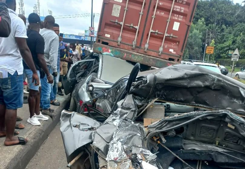 Another Container Truck Accident Traps Vehicles, Leaves 3 Persons Hospitalised in Lagos