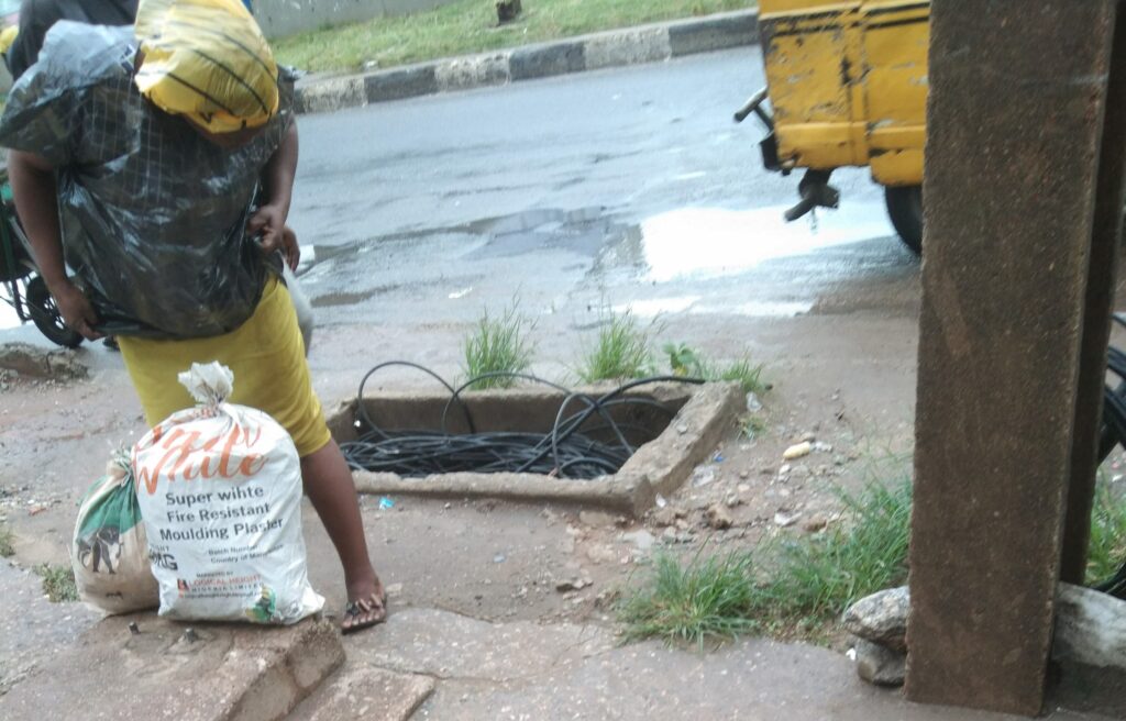 Another woman standing close to an open manhole at Onipanu
Photo Credit: Abimbola Abatta//FIJ
