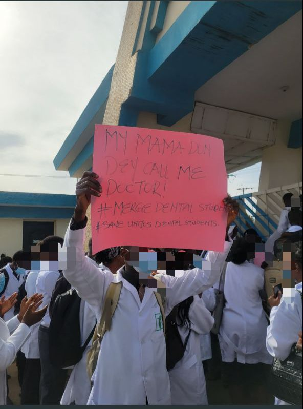 Some students of the Faculty of Dental Sciences, University of Jos, protesting over accreditation