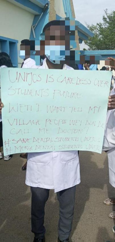 A student of the Faculty of Dental Sciences, University of Jos protesting over accreditation